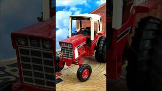 Ertl 1/16 IH 1586 with duals