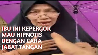 IBU INI KEPERGOK MAU HIPNOTIS DENGAN CARA JABAT TANGAN