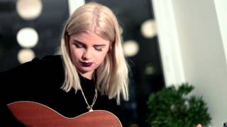 Video-Miniaturansicht von „Amanda Fondell - Bastard (Acoustic)“