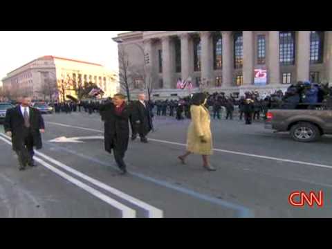 President Obama & First Lady walk down Pennsylvania Ave