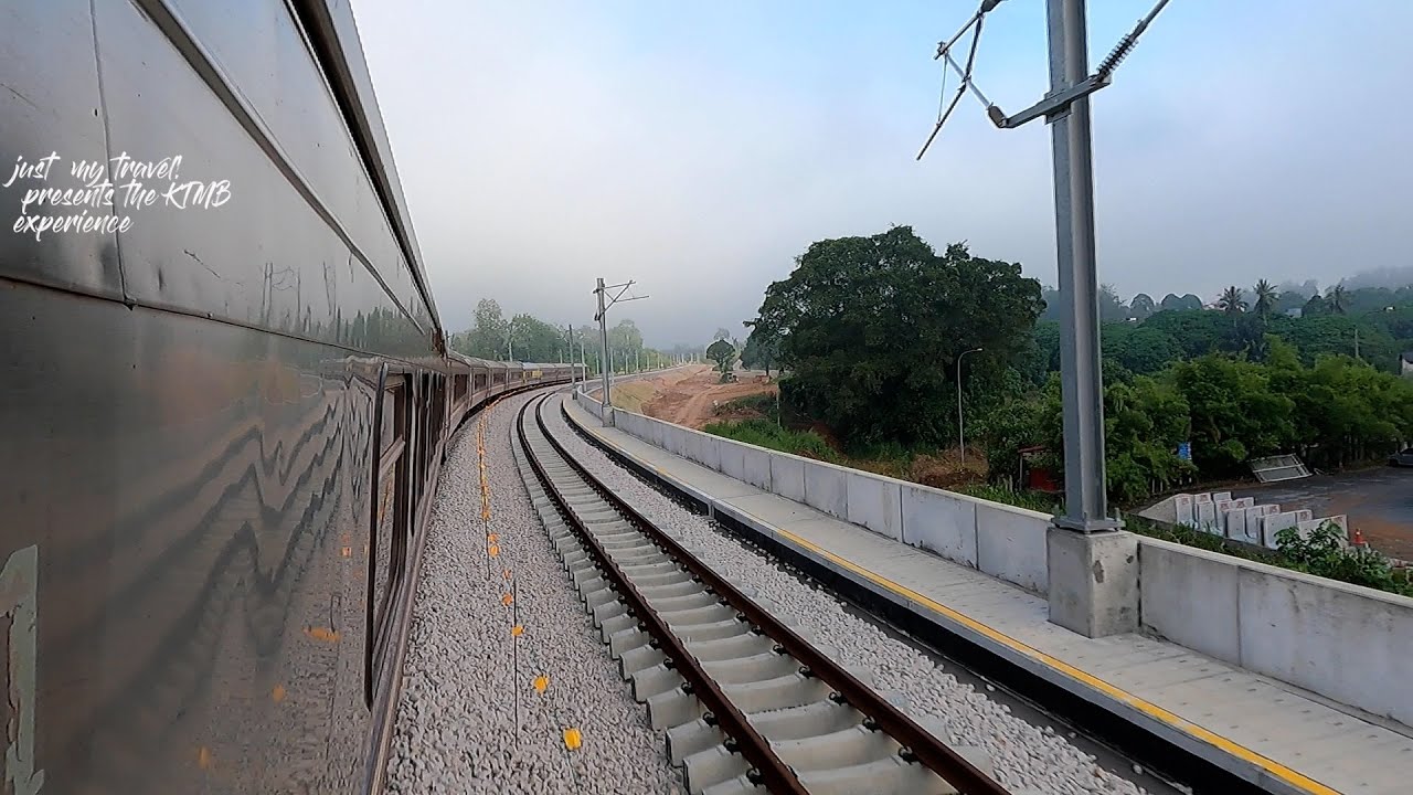 Segamat Train KTMB Class 25109 ES & Class 24104 ERT trains, the two curves just ...
