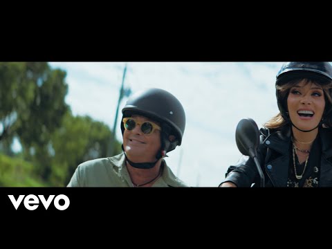 Kany García, Carlos Vives – Búscame (Official Video)