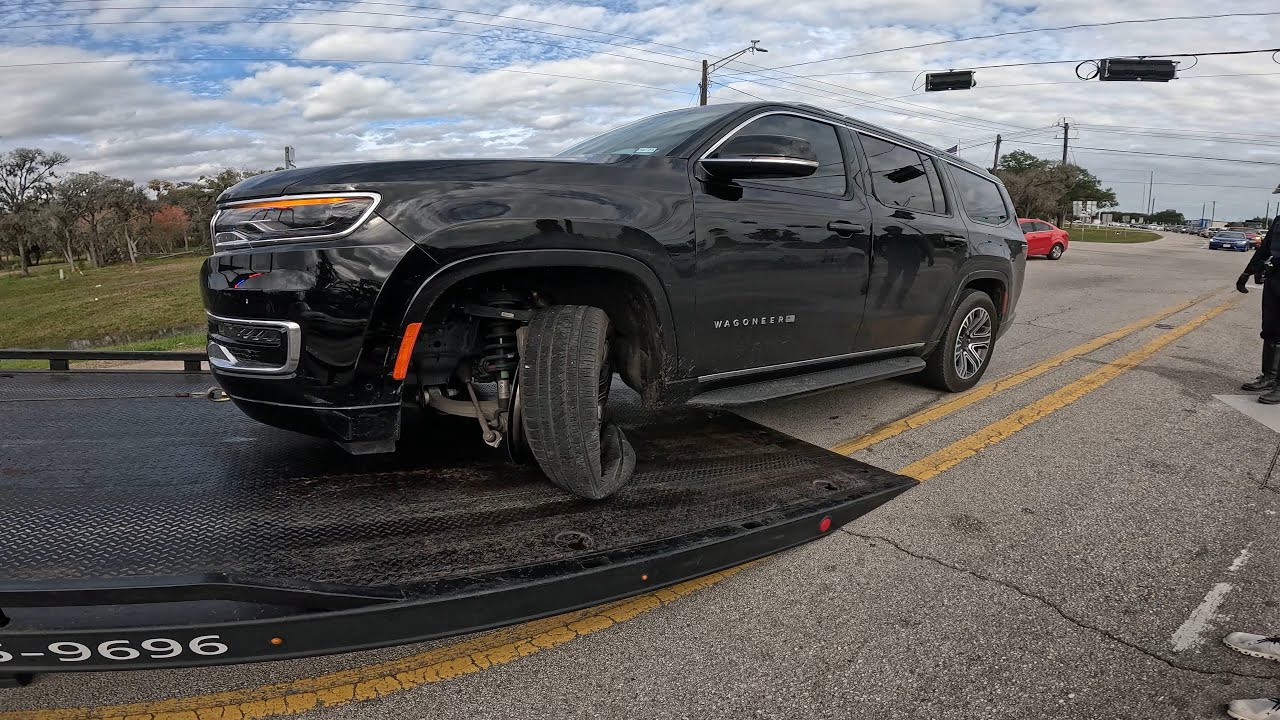 This Wagoneer Broke a Tierod in the Middle of the Road!