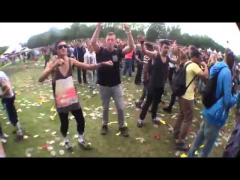 Ravers dancing to Greg Smeg Clegg's "Old McSmeggly"