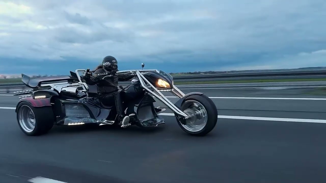 Kaszpir Trike V8 Grey Reaper and music for rebels, bikers, kings