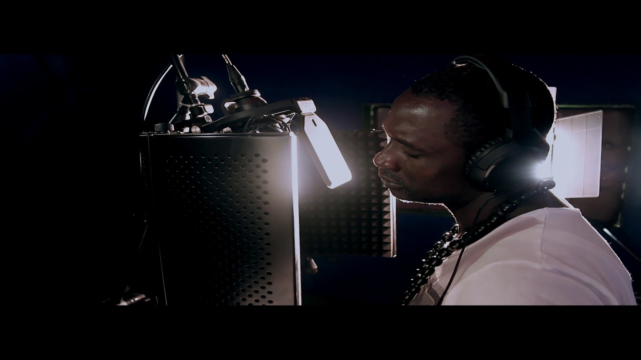 ⁣TITANIC DE PETIT PAYS DANS MERCI PETIT PAYS