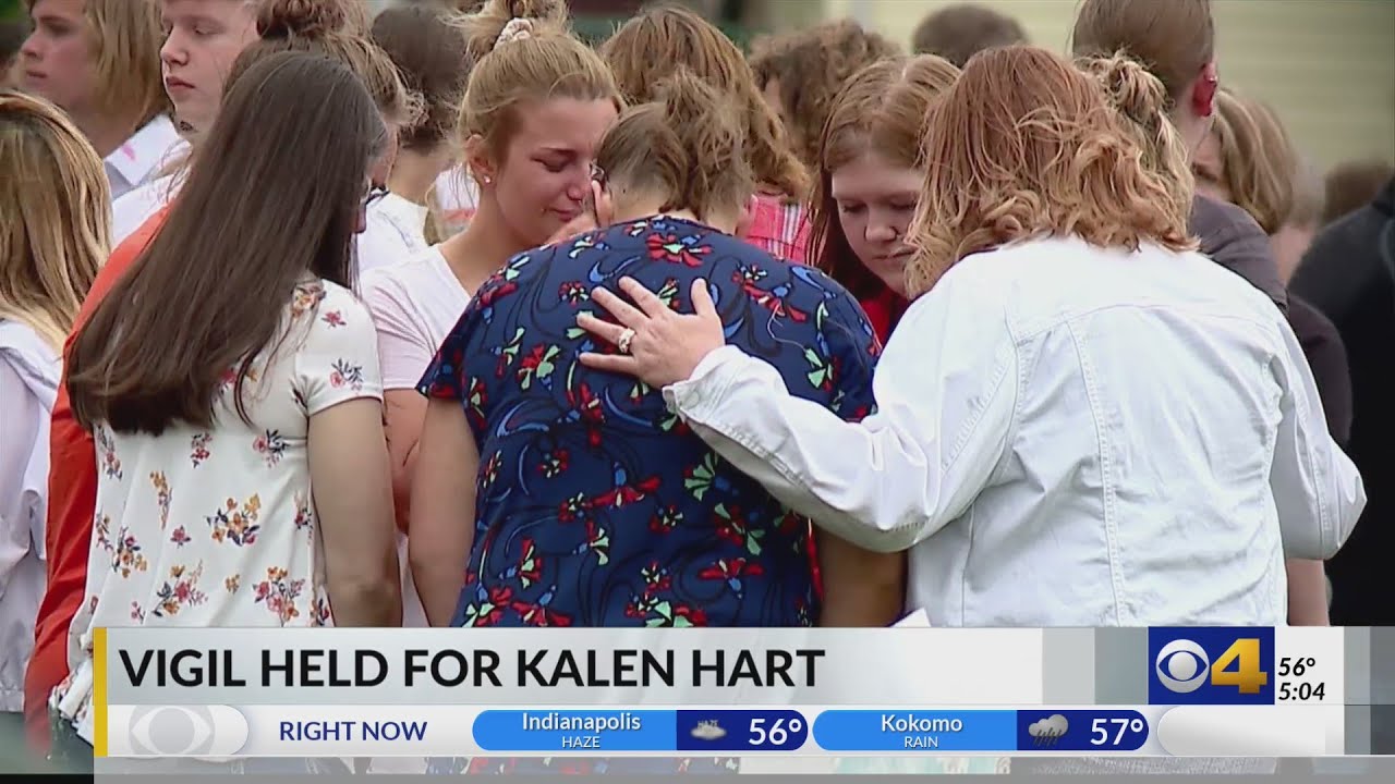 Vigil held for teens killed in weekend crash - YouTube