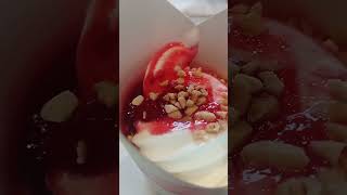 YUMMY CHOCOLATE AND STRAWBERRY SUNDAE