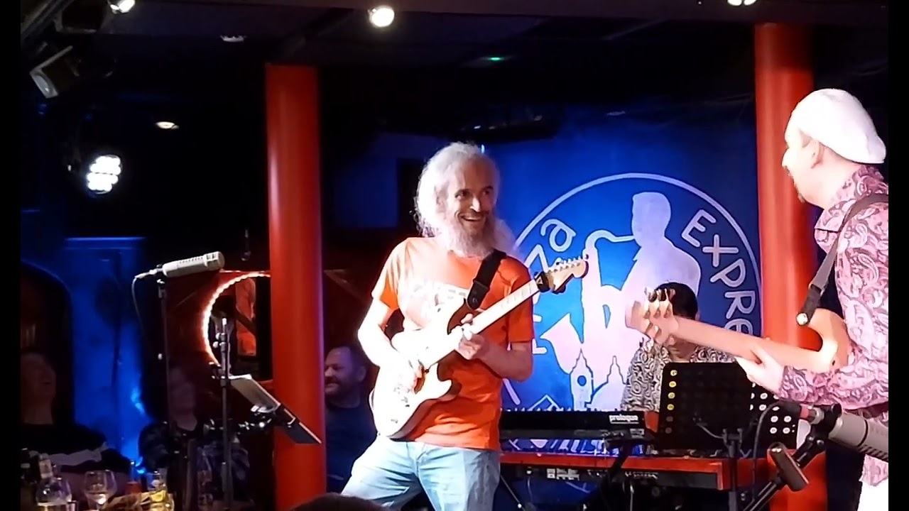 guthrie govan crazy guitar solo🎸🔥with shez raja band .⚘🌹⚘