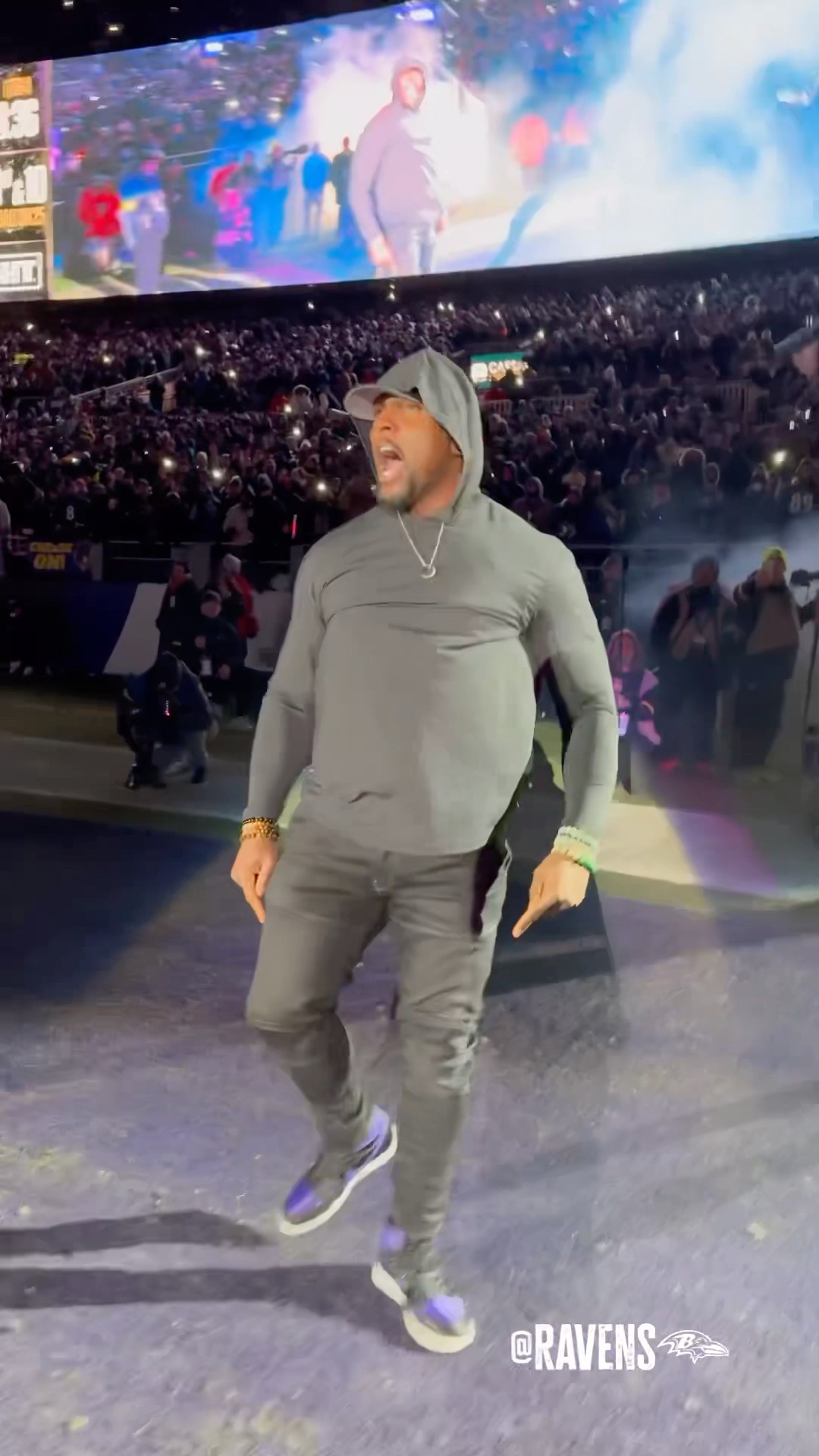 Ray Lewis in the house!! #nfl #shorts #ravens