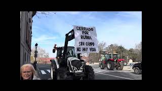 Los tractores recorren Ávila: “Dejad de tocar los cojones”