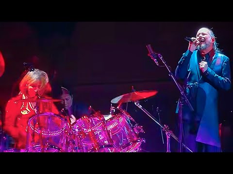@JonathanDavisOfficial and @Yoshiki perform “Freak on a Leash” in LA on 7/16/26.