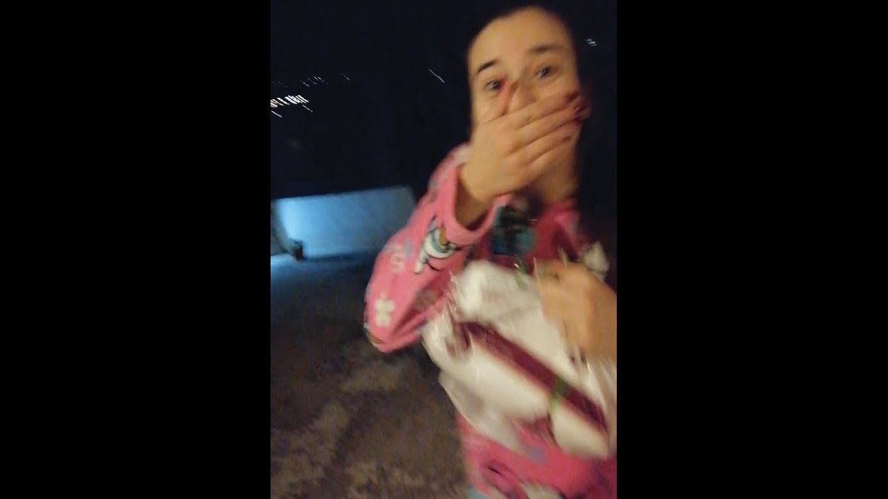 Funny couple pranks - gf vs bf jumpscare battle - YouTube