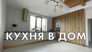 Шикарная кухня в частном доме, мойка  у окна- мечта хозяйки!