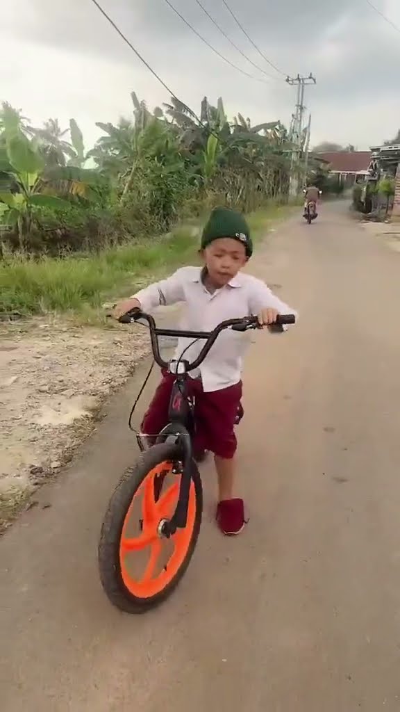 Vidio kocak dan gokil @nyaikembang1nyaikembang1 /ivana?