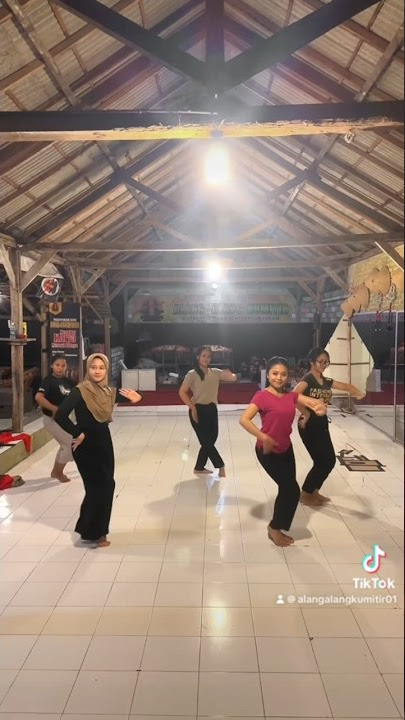 Taman jurug 💃 #alangalangkumitir #dancevideo #danceviral #taritradisional #tamanjurug