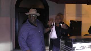 Cedric the Entertainer poses with fans outside Craigs restaurant in West Hollywood