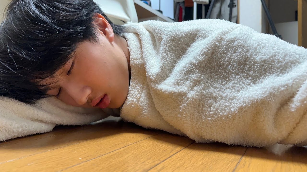 弟が部屋で倒れてました。