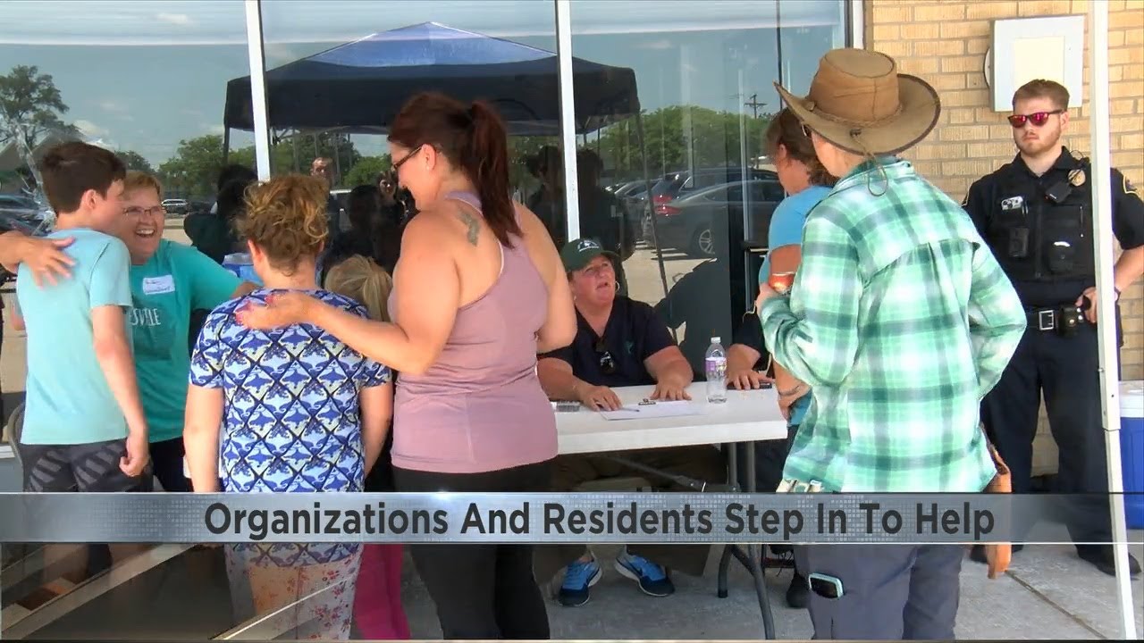 Community members step in to help their neighbors following EF-2 ...