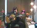 「卒業写真」 (荒井由美さんの歌です) を Andy が歌いました