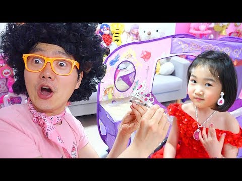 Boram and Konan play kids hair <strong>salon</strong> <strong>with</strong> makeup toys