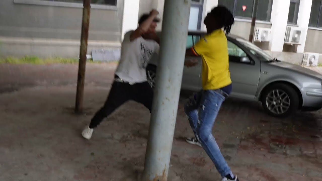 Highman si Lil Manzi se bat