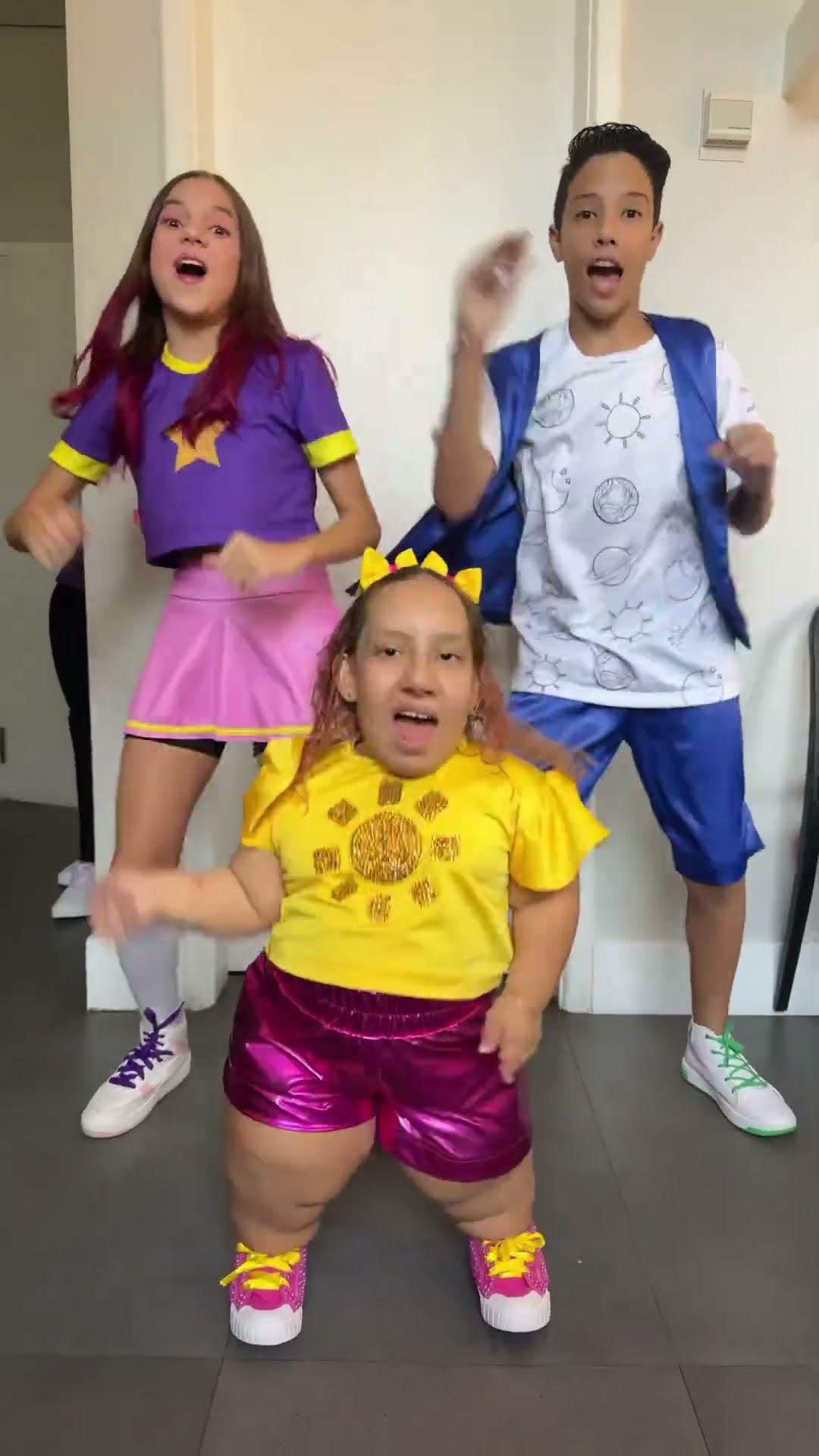 TIK TAKA com MC Divertida, Jessica e Henrique - Música para crianças