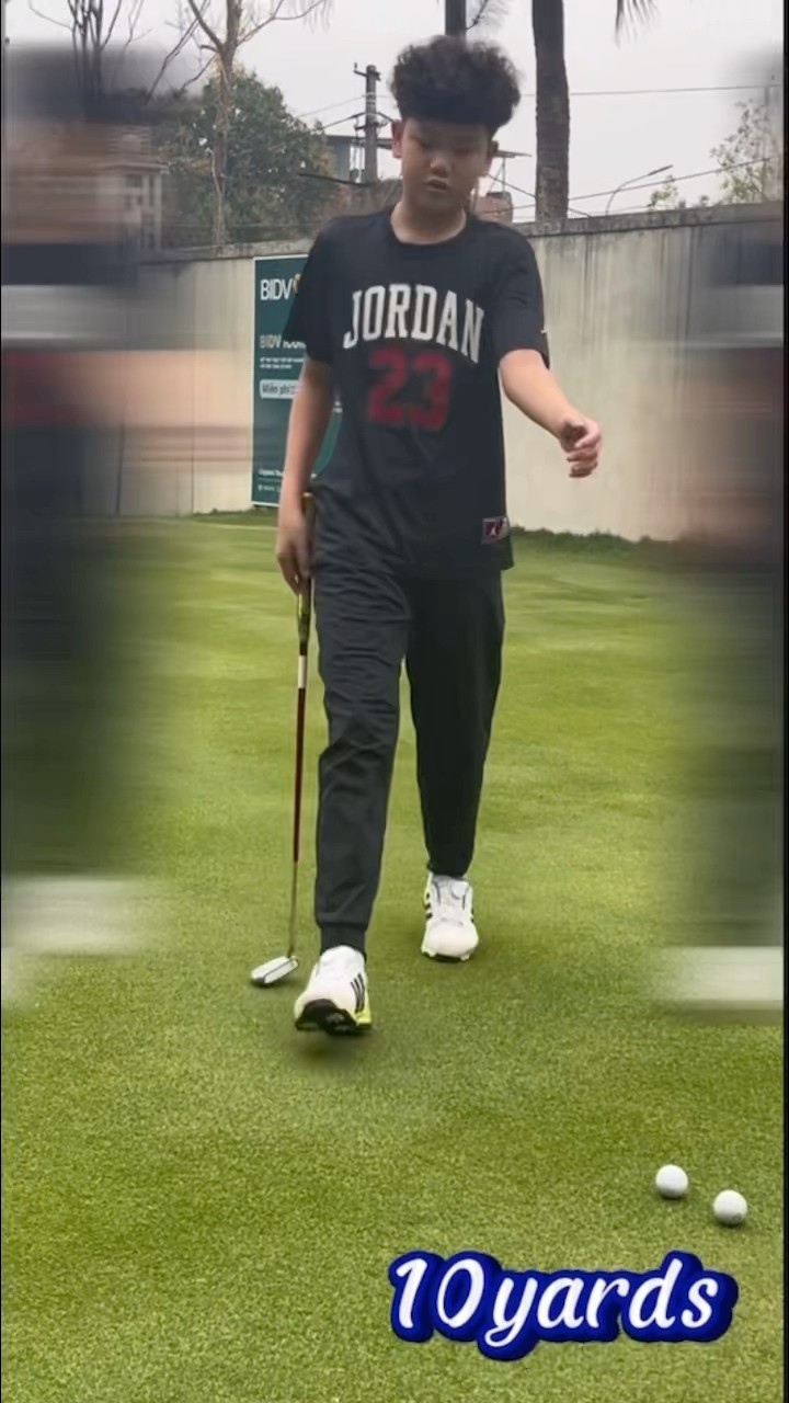 (Golf familyVN)em bé có cú đánh putter 10yards liên tiếp ?#golf #shorts