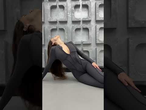 Комбінезон для фітнесу з відкритою спиною сірий, видео 1