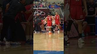 Nag-sorry si Jericho Cruz matapos niyang tamaan sa mukha si Troy Rosario sa Game 1 ng PBA semis