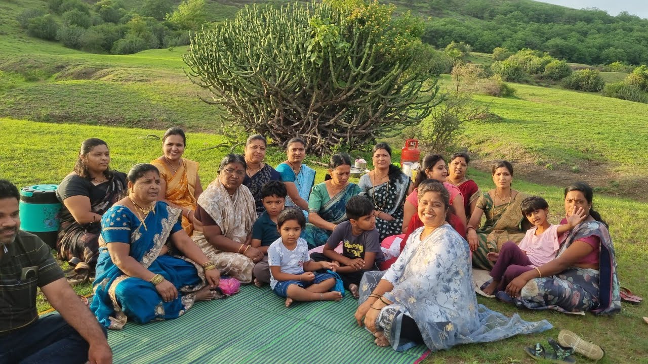 निसर्गरम्य वातावरणात सेलिब्रेशन..😃 आम्ही सर्वांनी केली धम्माल मस्ती एंजॉय..😅 गरमागरम पाववडे..😋