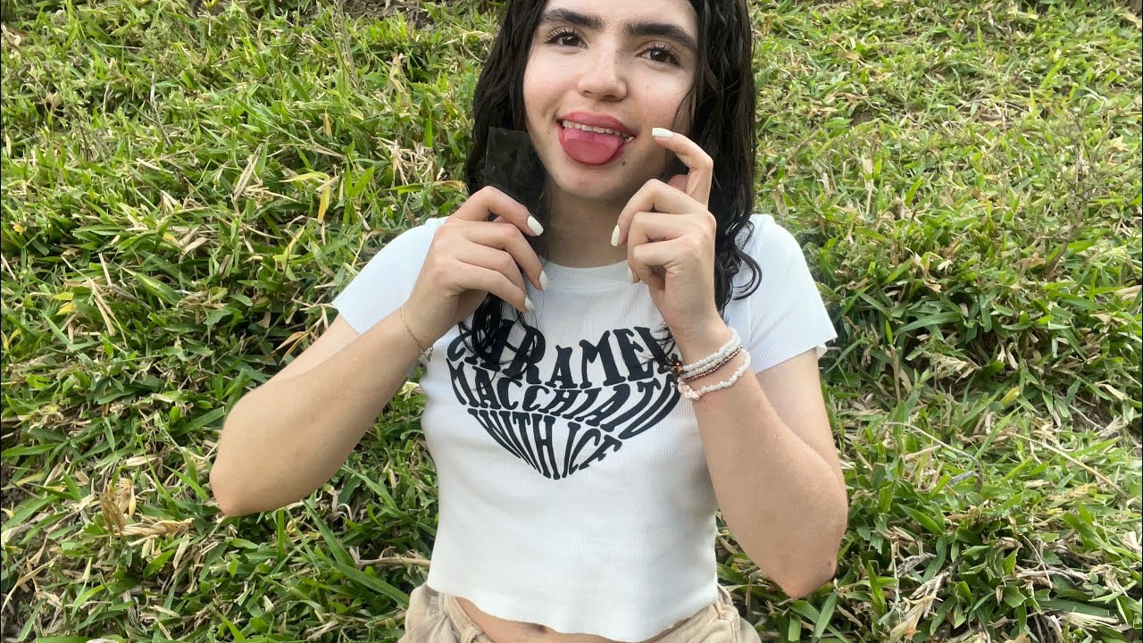 ASMR AL AIRE LIBRE-intenso (glass licking, kisses/besos, tapping)