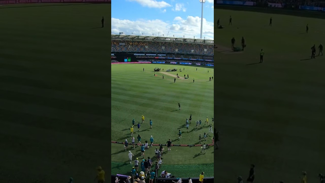 People charging onto the Gabba | CHAOS irl 🤪