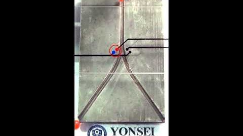 Electrostatically-induced water droplet guiding (1/2)