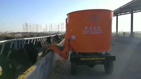 Self Propelled TMR Mixer With Conveyor Belt