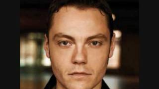 Video thumbnail of "Tiziano Ferro - La Paura Non Esiste"