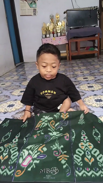 Tutorial Pakai sarung versi dek arul #arulara #anakberkebutuhankhusus #tutorial #sarunganak #youtube