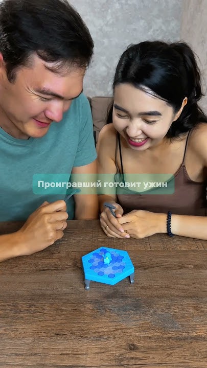 🧊Чья льдина крепче? 🐧 #funnygame #challenge #funnyfamilygames # ...