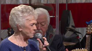 Video thumbnail of "Jean Shepard sings The Wonders You Perform on Country's Family Reunion"