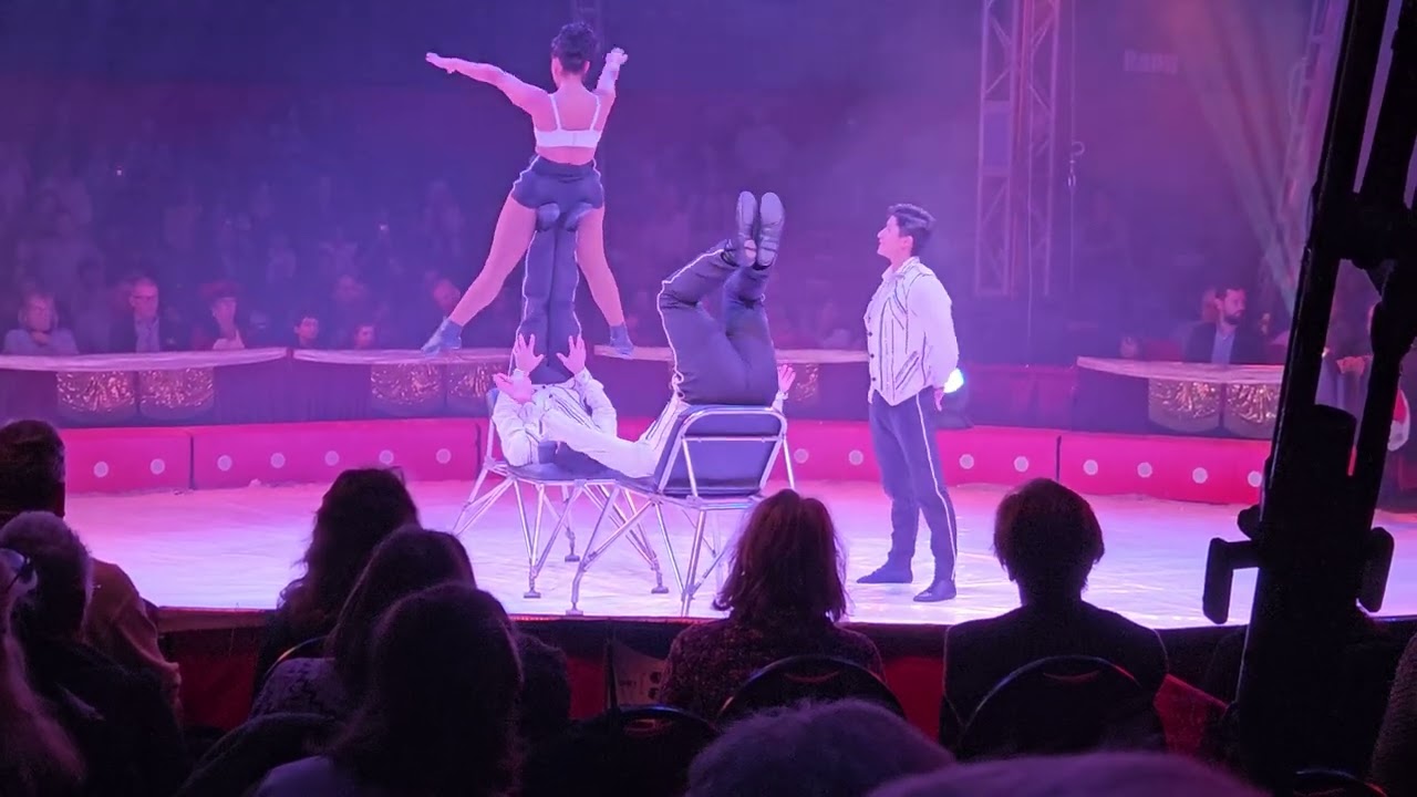 Lörracher Weihnachtszirkus - Familia Palma-Diaz - Ikarische Spiele von Weltklasse!