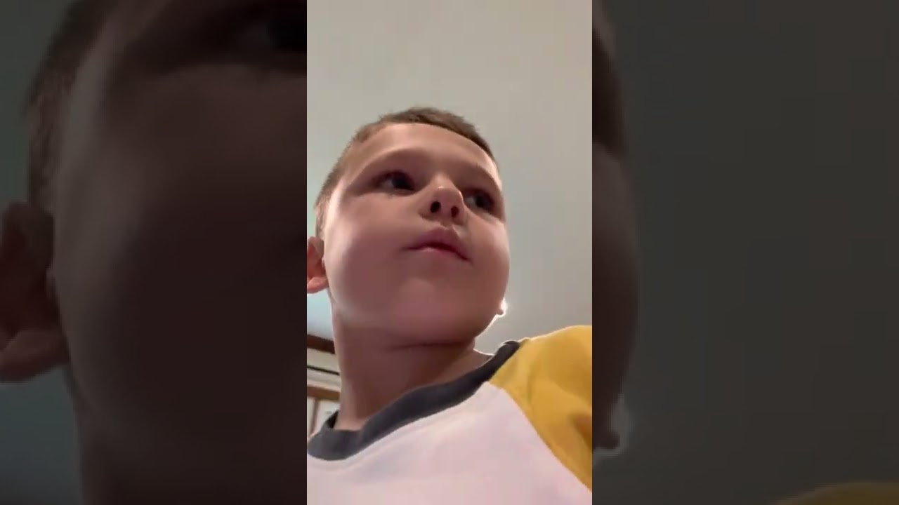 Earthrise fight- chromia, red alert, silver streak, Alita- against the Decepticons!