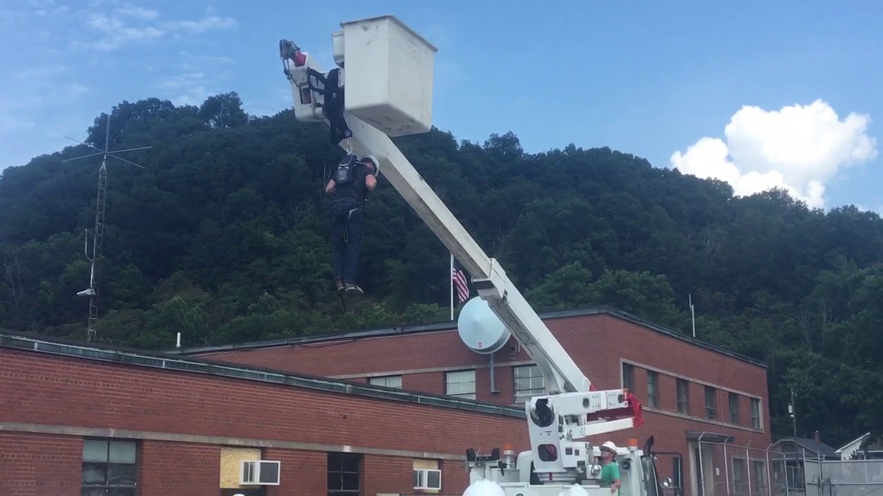 Bucket Truck self Rescue YouTube