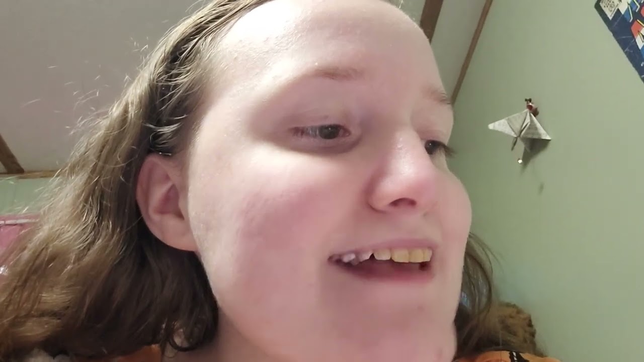 Торри рассказывает историю о пультах от телевизора.