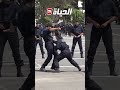 شاهد شرطية تستعرض مهارات قتالية تجسد شجاعة المرأة الجزائرية