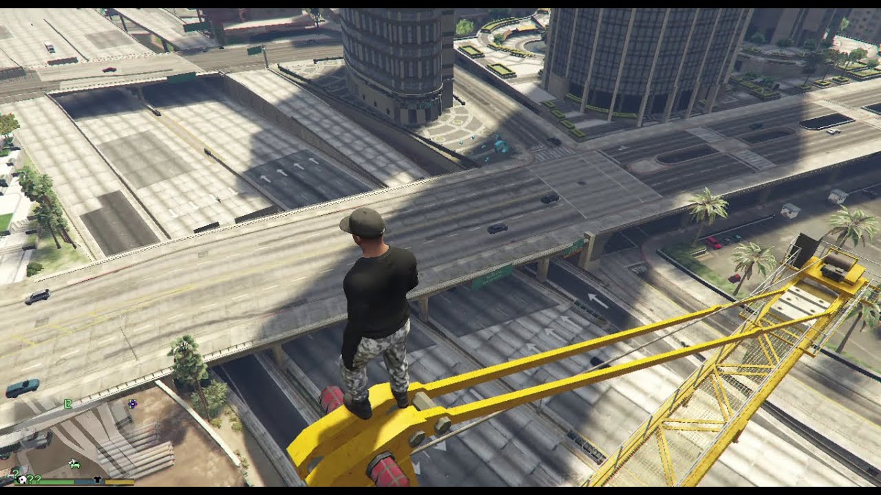 GTA 5 Franklin Climbs The Tallest Crane And RagDolls