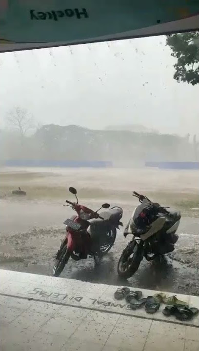 Langit bisakah kau turunkan hujan dengan petir... #shorts