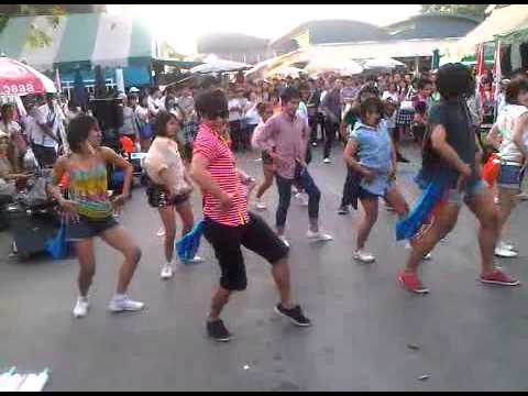 Lenovo Thailand Are You Lenovo? Flashmob@JatujakII,29Jan