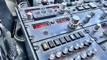 Boeing 737 Radio Tutorial by Real Airline Pilot