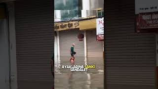 Bu Yaşlı Adamın Selden Geçmenin Zekice Bir Yolunu Buldu