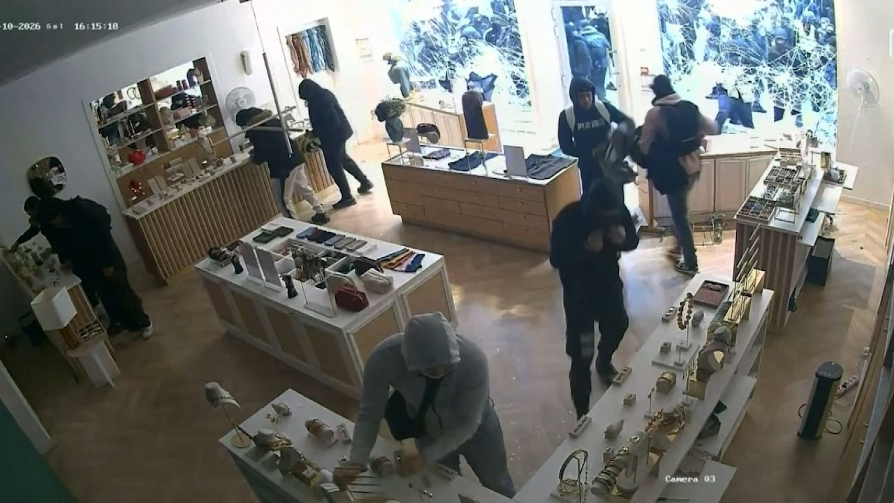 Surveillance Cameras Capture Jewelry Store Being Looted During French Protests